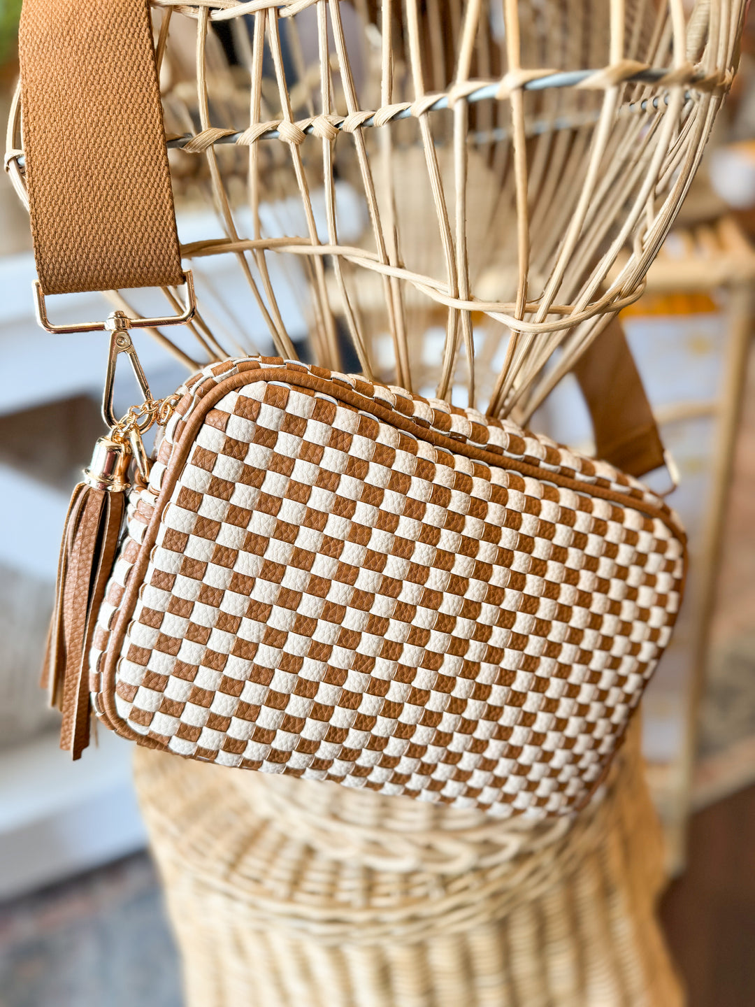 Woven Willow Camera Crossbody Bag – Checkered Brown