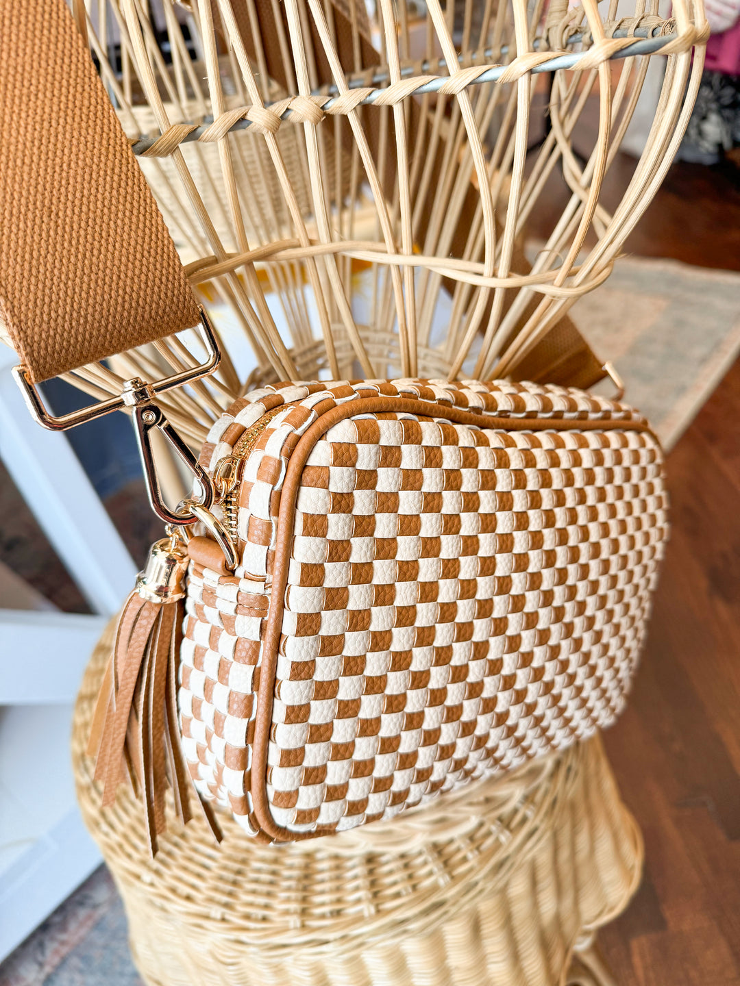 Woven Willow Camera Crossbody Bag – Checkered Brown
