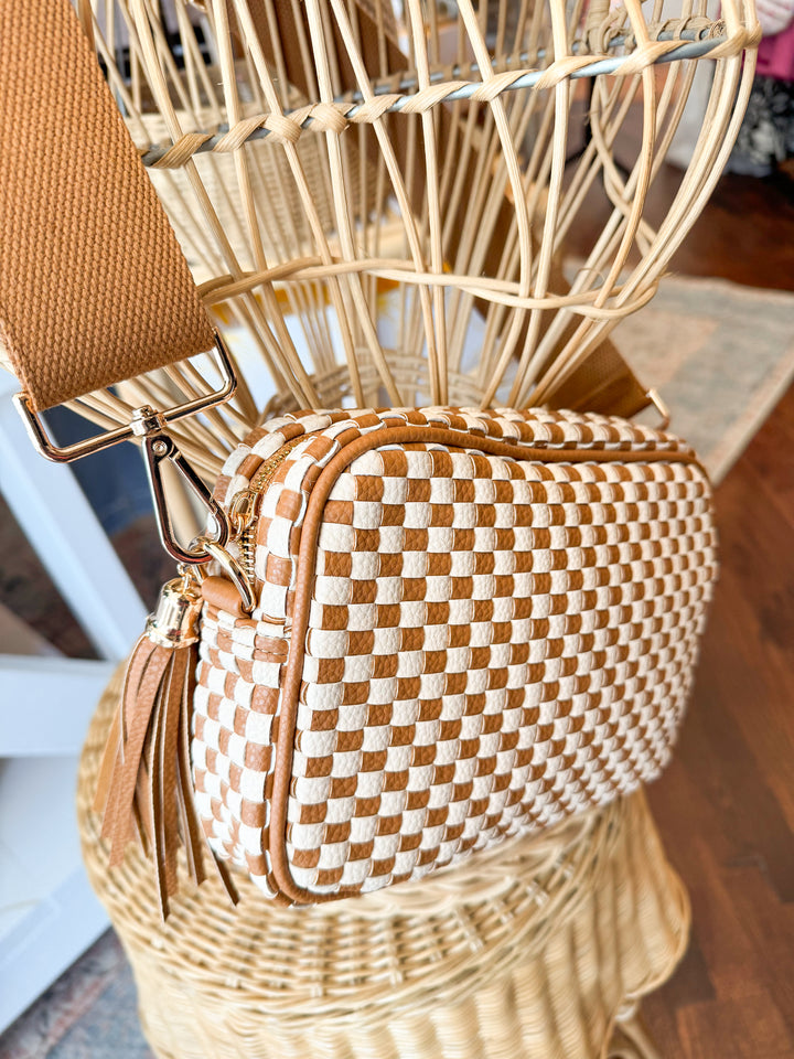 Woven Willow Camera Crossbody Bag – Checkered Brown